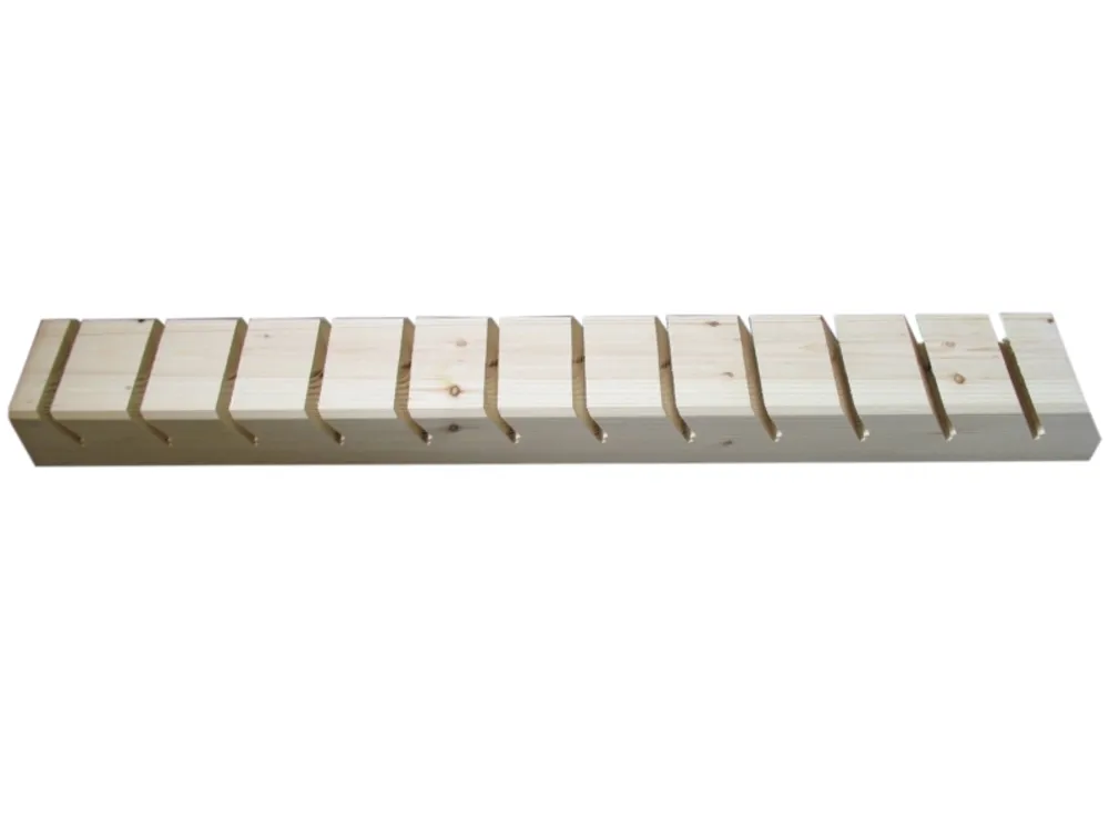 HOLZBALKEN DISPLAY FÜR SCHNEESCHIEBER